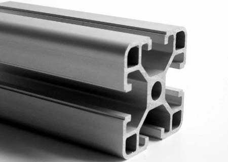 鋁材自身的材料特性使得在工業(yè)應(yīng)用領(lǐng)域使用廣泛